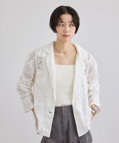 ADAM ET ROPE'(アダムエロペ)の「【WEB限定】刺繍レースパッチワークシャツジャケット/ セットアップ対応(テーラードジャケット・レディース・ブラック/ホワイト・F)」の5枚目の写真