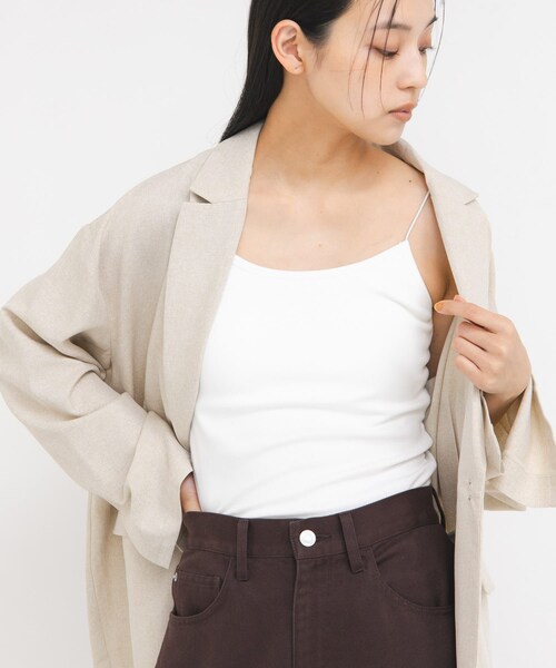 KBF（ケイビーエフ）の「スパゲティストラップカップ付きキャミ（キャミソール・レディース・IVORY/KHAKI/CHARCOAL/OFF/BLACK・One）」の2枚目の写真