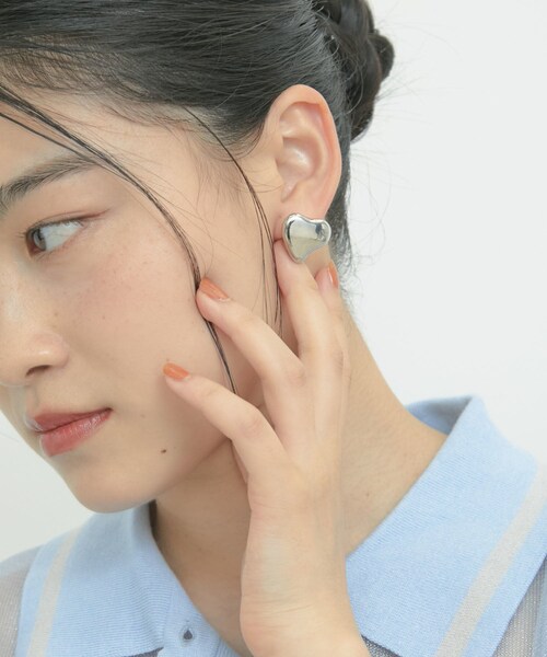 VIS(ビス)の「ハートピアス(ピアス(両耳用)・レディース・ゴールド/シルバー・F)」の1枚目の写真