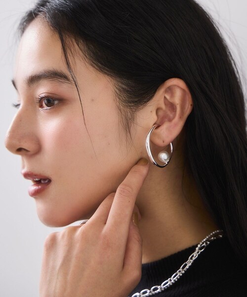 VIS（ビス）の「フープパールイヤーカフ（イヤリング・レディース・ゴールド/シルバー・F）」の5枚目の写真
