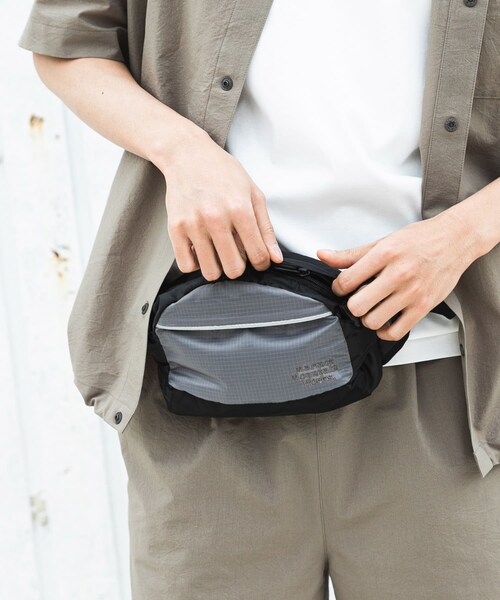 URBAN RESEARCH DOORS(アーバンリサーチドアーズ)の「『別注』Marmot×DOORS BODY BAG(ボディバッグ/ウエストポーチ・メンズ・BLACK/GRAY/NAVY・One)」の13枚目の写真