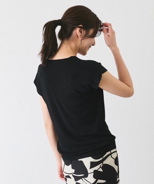 Jayro（ジャイロ）の「Vネックフレンチ袖ニット（ニット/セーター・レディース・ブラック/グレー/ベージュ/グリーン/ブルー/サックス/レッド/カラシ/オレンジ・F）」の13枚目の写真