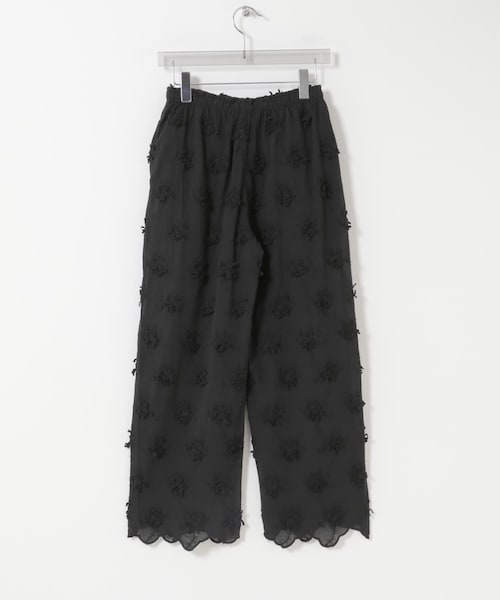 URBAN RESEARCH（アーバンリサーチ）の「crinkle crinkle crinkle　3D EMBROIDERY EASY PANTS（その他パンツ・レディース・WHITE/BLACK・Free）」の8枚目の写真