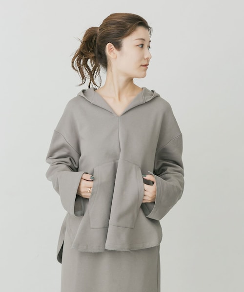 EKAL（エカル）の「EKAL　レイクショアキーネックフーディー（パーカー・レディース・カーキ/ベージュ/チャコール・FREE）」の15枚目の写真