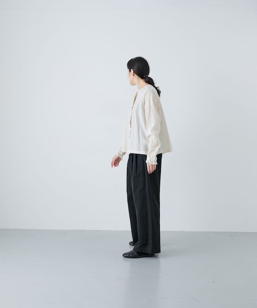 佳かぐれ　Two-tuck easy pants かぐれ（カグレ）の「Two-tuck easy pants（その他パンツ）」 - WEAR