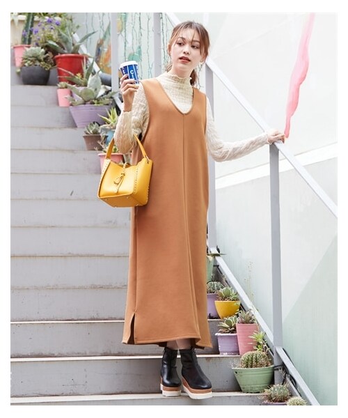 nissen（ニッセン）の「大きいサイズVネックもちもちやわらかジャンパースカート（ワンピース・レディース・キャラメル/杢チャコールグレー/黒/カーキ・L/LL/3L/4L/5L/6L/8L/10L）」の21枚目の写真