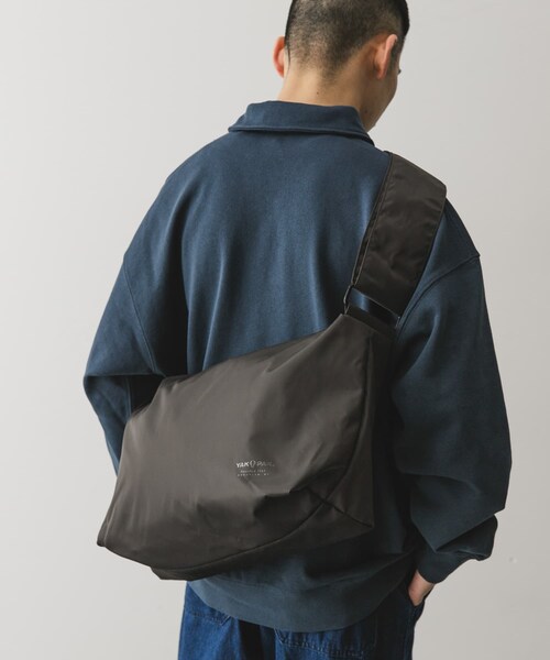URBAN RESEARCH DOORS（アーバンリサーチドアーズ）の「『撥水』『別注』YAKPAK×DOORS　SHOULDER BAG M（ショルダーバッグ・メンズ・OLIVE/BLACK/CHARCOAL/NAVY・-）」の16枚目の写真