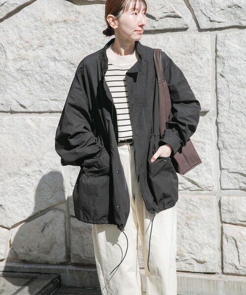 ITEMS URBANRESEARCH（アイテムズ アーバンリサーチ）の「『撥水/防花粉/イージーケア』ミリタリーモッズコート（モッズコート・レディース・BLK/KHK・Free）」の2枚目の写真