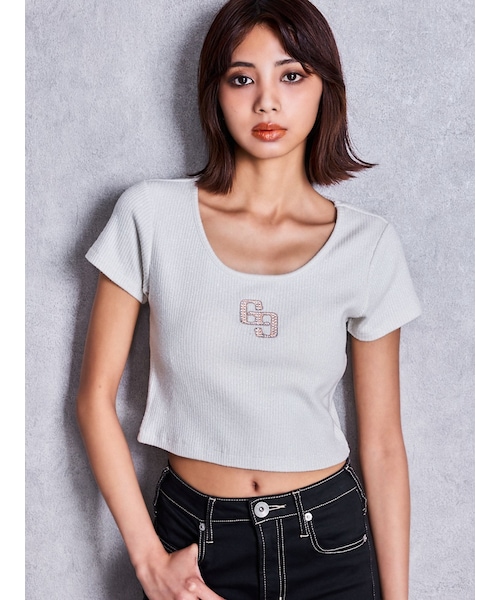 GYDA(ジェイダ)の「GGロゴラインストーンラメテレコハーフスリーブトップス(Tシャツ/カットソー・レディース・オフホワイト/ブラック/ピンク・F)」の1枚目の写真