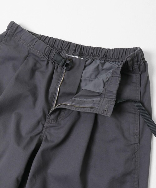 EKAL（エカル）の「GRAMICCI　T/C TWILL TUCK TAPERED PANTS（その他パンツ・メンズ・PINE/BLACK/CHARCOAL・S/M/L/XL）」の14枚目の写真