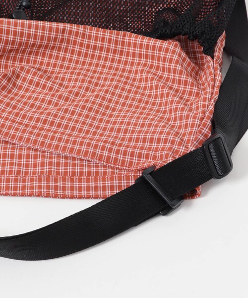URBAN RESEARCH DOORS(アーバンリサーチドアーズ)の「チェック2WAYナップサック(バックパック/リュック・レディース・BLUE/RED・One)」の13枚目の写真