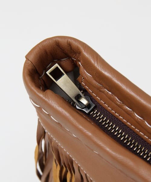 URBAN RESEARCH（アーバンリサーチ）の「Shuku-ran　フリンジクラッチ（クラッチバッグ・レディース・WHITE/BROWN・-）」の9枚目の写真