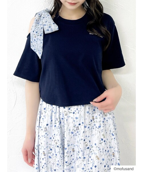 dazzlin（ダズリン）の「【mofusandコラボ】リボンショルダーロゴTシャツ（Tシャツ/カットソー・レディース・オフホワイト/ブルー/ネイビー・F）」の7枚目の写真