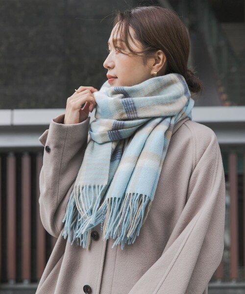 URBAN RESEARCH DOORS（アーバンリサーチドアーズ）の「ウールチェックストール（ストール/ショール・レディース・GRAY/RED/BLUE/GREEN・one）」の3枚目の写真