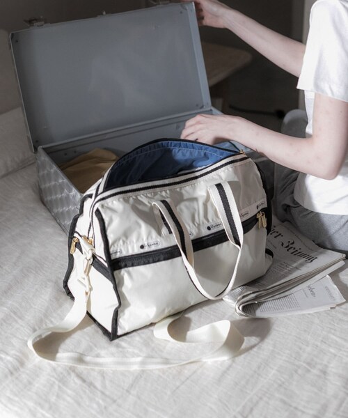 URBAN RESEARCH(アーバンリサーチ)の「『別注』LeSportsac×URBAN RESEARCH DELUXE MED WEEKENDER(ショルダーバッグ・レディース・BLACK/B BEIGE・-)」の16枚目の写真