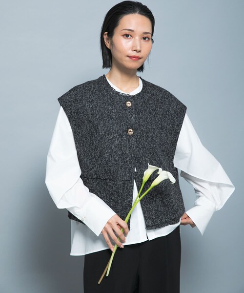 URBAN RESEARCH ROSSO（アーバンリサーチロッソ）の「『別注』CHIGNON×ROSSO　ラッフルシャツブラウス（シャツ/ブラウス・レディース・OWHITE/LBLUE・Free）」の6枚目の写真