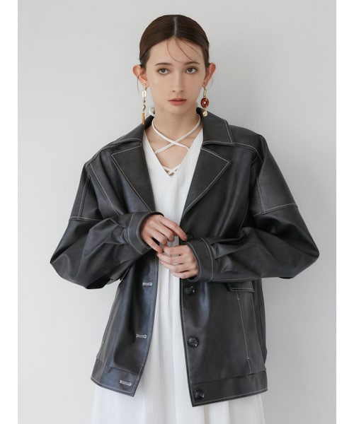 MURUA（ムルーア）の「フェイクレザーミドルジャケット（ライダースジャケット・レディース・アイボリー/ダークグレー/ブラウン・F）」の6枚目の写真