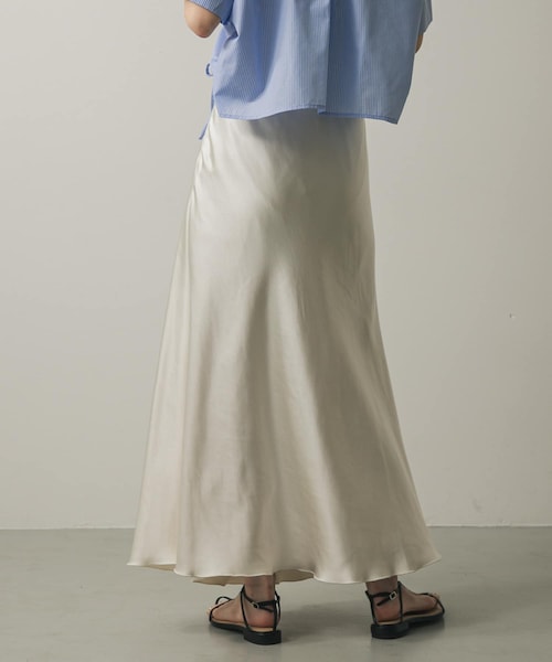 SENSE OF PLACE by URBAN RESEARCH（センスオブプレイスバイアーバンリサーチ）の「『一部WEB限定カラー』ナローサテンスカート（スカート・レディース・BLACK/IVORY/CHARCOAL/YELLOW/SILVER・S/M/TALL）」の9枚目の写真