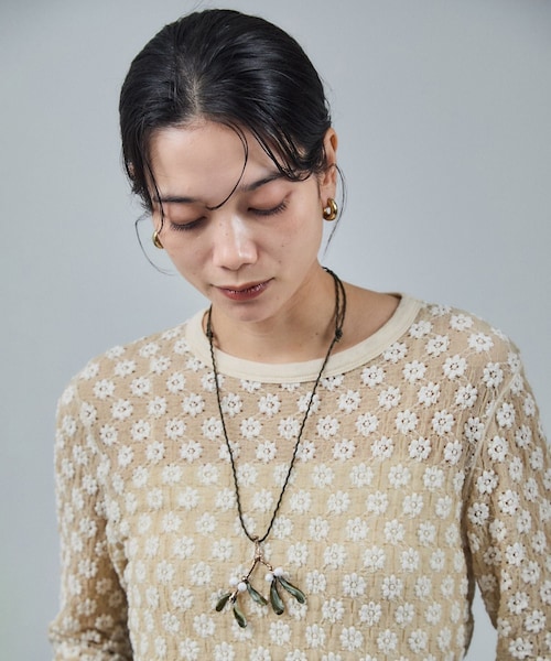 ADAM ET ROPE'（アダムエロペ）の「【J'aDoRe・店舗限定】【Renard Bijoux（レナード ビジュー）】necklace mistletoe（ネックレス・レディース・ホワイト系/ベージュ系・F）」の13枚目の写真