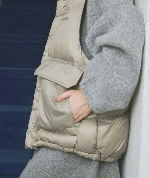 URBAN RESEARCH DOORS（アーバンリサーチドアーズ）の「『別注』Marmot×DOORS　DOWN VEST（その他アウター・レディース・BLACK/SAGE/ORANGE・One）」の12枚目の写真