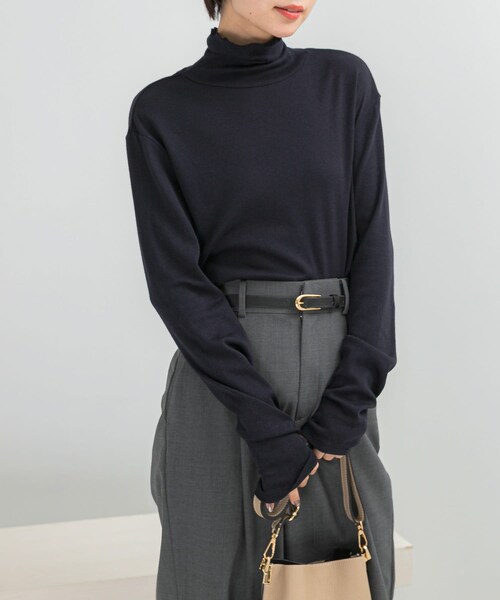 URBAN RESEARCH ROSSO（アーバンリサーチロッソ）の「コットンカシミヤハイネックカットソー（Tシャツ/カットソー・レディース・OFF/GREIGE/NAVY・Free）」の10枚目の写真