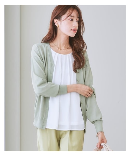 nissen（ニッセン）の「【ひんやり接触冷感】抜け感Ｖネックカーディガン（ＵＶカット・毛玉になりにくい・遮熱）<大きいサイズ有>（カーディガン/ボレロ・レディース・黒/オフホワイト/杢グレー/セージグリーン/ブルーグレー/ネイビー/ペールラベンダー/ダスティグリーン/ライム/ベージュ/グレージュ・S/M/L/LL/3L/4L/5L/6L）」の22枚目の写真