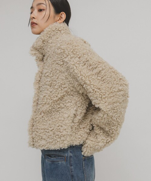 KBF(ケイビーエフ)の「フォルムボアジャケット(テーラードジャケット・レディース・SOY/MATCHA/GREIGE・One)」の7枚目の写真