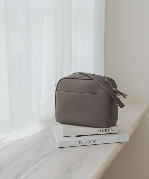 URBAN RESEARCH DOORS（アーバンリサーチドアーズ）の「2WAYスクエアショルダーバッグ（ショルダーバッグ・レディース・BLACK/MOCHA・-）」の2枚目の写真