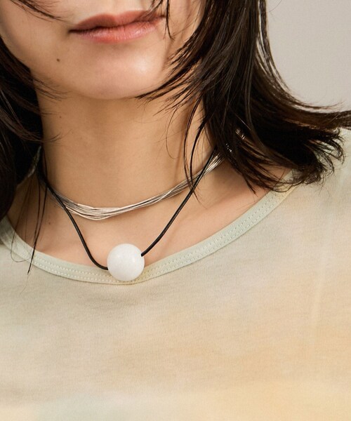 ADAM ET ROPE'（アダムエロペ）の「【J'aDoRe・店舗限定】【Sapir Bachar(サピアバシャール)】SHELL LEATHER CHOKER/レザーチョーカー コーラル（ネックレス・レディース・その他・F）」の4枚目の写真