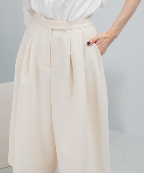 URBAN RESEARCH ROSSO（アーバンリサーチロッソ）の「ダブルクロスフォルムタックパンツ（その他パンツ・レディース・IVORY/CHARCOAL・36/38）」の10枚目の写真