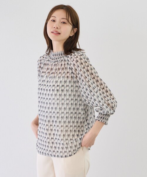 Jayro(ジャイロ)の「シャーリングブラウス(シャツ/ブラウス・レディース・ブラック系/グレー/キナリ系/ブラウン系・M)」の19枚目の写真