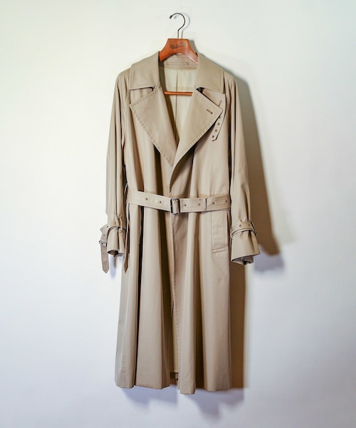 ADAM ET ROPE'（アダムエロペ）の「【blurhms】Gabardine Double Belt Trench Coat（トレンチコート・メンズ・ブラック/ベージュ・2/3）」の8枚目の写真
