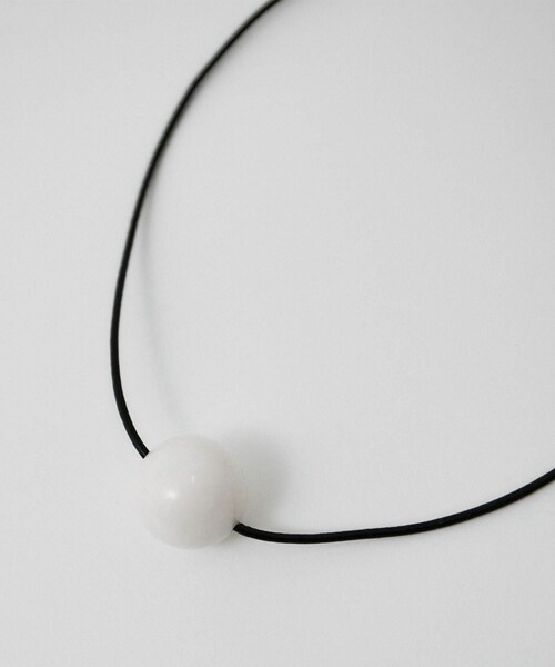 ADAM ET ROPE'（アダムエロペ）の「【J'aDoRe・店舗限定】【Sapir Bachar(サピアバシャール)】SHELL LEATHER CHOKER/レザーチョーカー コーラル（ネックレス・レディース・その他・F）」の7枚目の写真