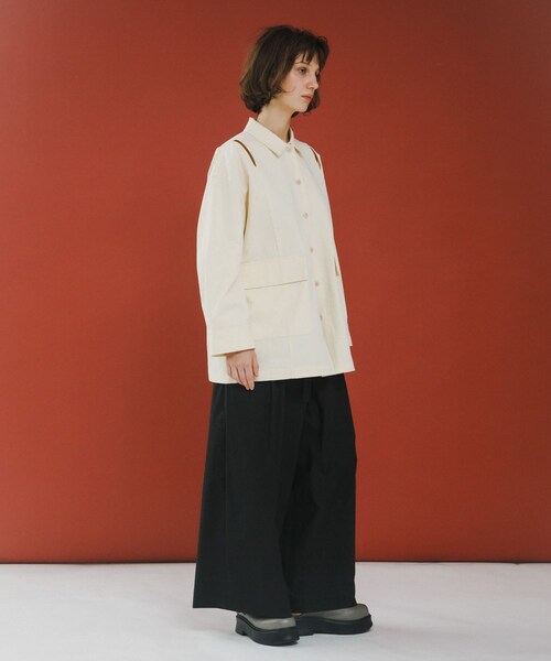 LAATO（ラート）の「slit coveralls（カバーオール・レディース・クリーム/インク・Free）」の10枚目の写真