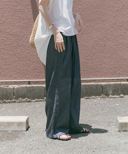 ITEMS URBANRESEARCH（アイテムズ アーバンリサーチ）の「レーヨンデニムワイドパンツ（デニムパンツ・レディース・BLU/O.WSH・FREE）」の2枚目の写真