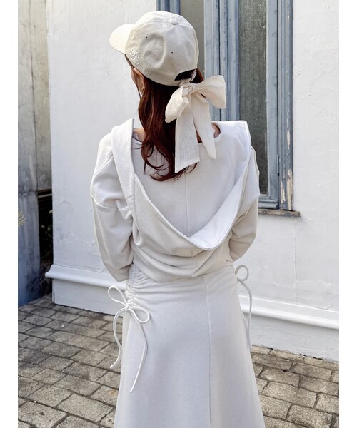 dazzlin（ダズリン）の「【UV】バックリボンロゴシシュウキャップ（キャップ・レディース・オフホワイト/アイボリー/ネイビー・F）」の5枚目の写真