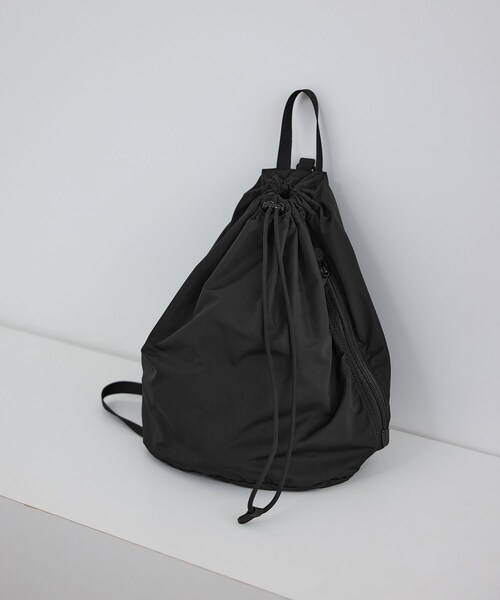 ADAM ET ROPE'（アダムエロペ）の「【WEB限定】2WAYナップサック / 撥水（バックパック/リュック・レディース・ブラック/ベージュ系・F）」の11枚目の写真