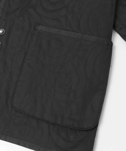 URBAN RESEARCH（アーバンリサーチ）の「MASK QUILTINGノーカラーショートジャケット∴（ノーカラージャケット・レディース・BEIGE/BLACK・1/2）」の7枚目の写真