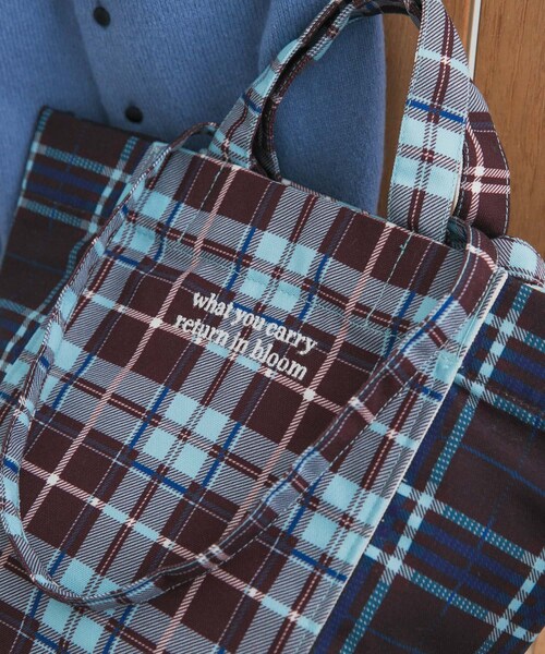 URBAN RESEARCH DOORS(アーバンリサーチドアーズ)の「『別注』beej×DOORS チェックトートバッグ(トートバッグ・レディース・RED×NAVY/BRN×BLUE・One)」の4枚目の写真