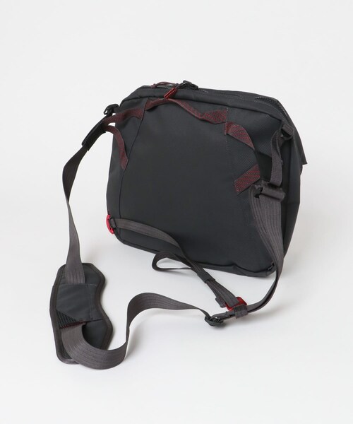 EKAL(エカル)の「KLATTERMUSEN Gaut Messenger Bag(メッセンジャーバッグ・メンズ・F Green/S Creme/Raven・one)」の8枚目の写真