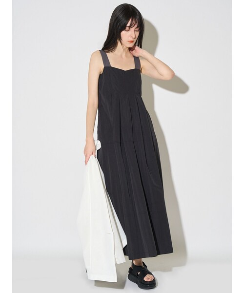 ELENDEEK(エレンディーク)の「BICOLOR STRAP OP(ワンピース・レディース・オフホワイト/ブラック・01/02)」の12枚目の写真