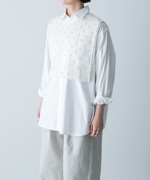 かぐれ（カグレ）の「ドット刺繍ウールガーゼビブ（ベスト・レディース・IVORY/BLACK・FREE）」の8枚目の写真