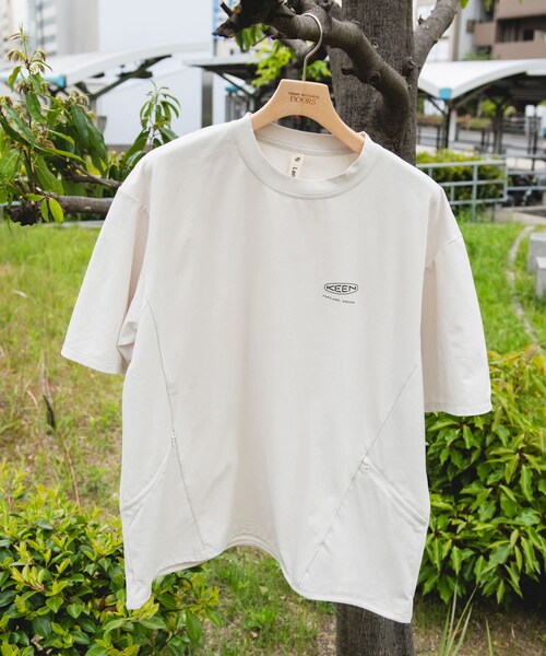 URBAN RESEARCH DOORS(アーバンリサーチドアーズ)の「『別注』KEEN×DOORS DRY TECH LOGO T-SHIRTS(Tシャツ/カットソー・メンズ・WHITE/BLACK/TIMBER・M/L/XL)」の5枚目の写真