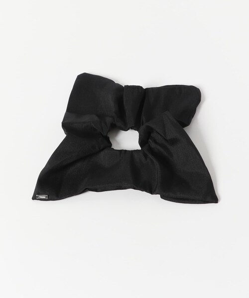 URBAN RESEARCH ROSSO（アーバンリサーチロッソ）の「heyep　SILK SQUARE MEDIUM SCRUNCHIE（ヘアゴム・レディース・WHITE/BLACK・-）」の2枚目の写真