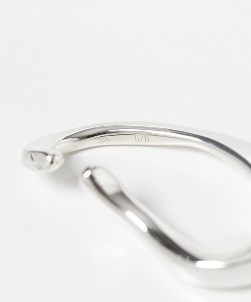 URBAN RESEARCH（アーバンリサーチ）の「5/8 STUDIOS　Beginning Ear Cuff /Large（イヤリング・レディース・SILVER・-）」の7枚目の写真