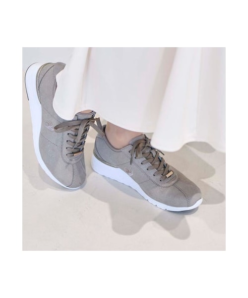 Riz raffinee（リズラフィーネ）の「リズ ラフィーネ Riz raffinee 【le coq sportif×Riz raffinee】ヒールアップ厚底スニーカー （スニーカー・レディース・BL/OK/WH・225/22.5cm/230/23cm/235/23.5cm/240/24cm/245/24.5cm/250/25cm）」の16枚目の写真