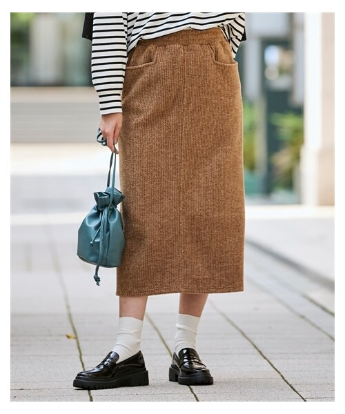 nissen（ニッセン）の「大きいサイズ ふんわり柔らかあぜ編み起毛カットソーロング丈スカート（ゆったりヒップ）（セットアップ可能）（スカート・レディース・オフホワイト/カーキ/キャメル/杢チャコール・L/LL/3L/4L/5L/6L/8L/10L）」の7枚目の写真