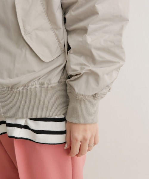 URBAN RESEARCH DOORS（アーバンリサーチドアーズ）の「MA-1コンパクトジャケット（MA-1・レディース・KHAKI/L/GRAY・1）」の20枚目の写真