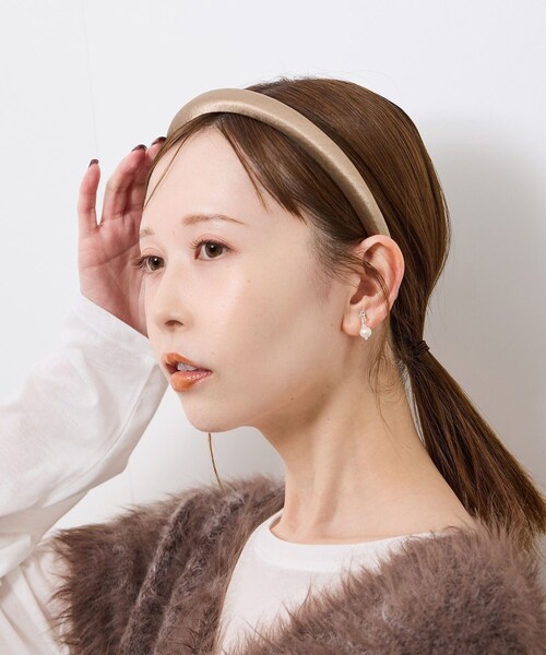 ROPE' PICNIC（ロペピクニック）の「プレート付きサテンカチューシャ（カチューシャ・レディース・ブラック/ブラウン系/ベージュ系・F）」の8枚目の写真