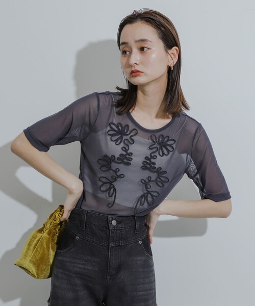 SENSE OF PLACE by URBAN RESEARCH（センスオブプレイスバイアーバンリサーチ）の「コードシシュウカットトップ（Tシャツ/カットソー・レディース・CHARCOAL/IVORY/BROWN・one）」の15枚目の写真